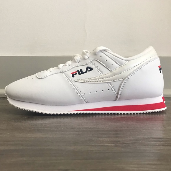 Fila Machu Women’s Sneaker - Picture 2 of 6